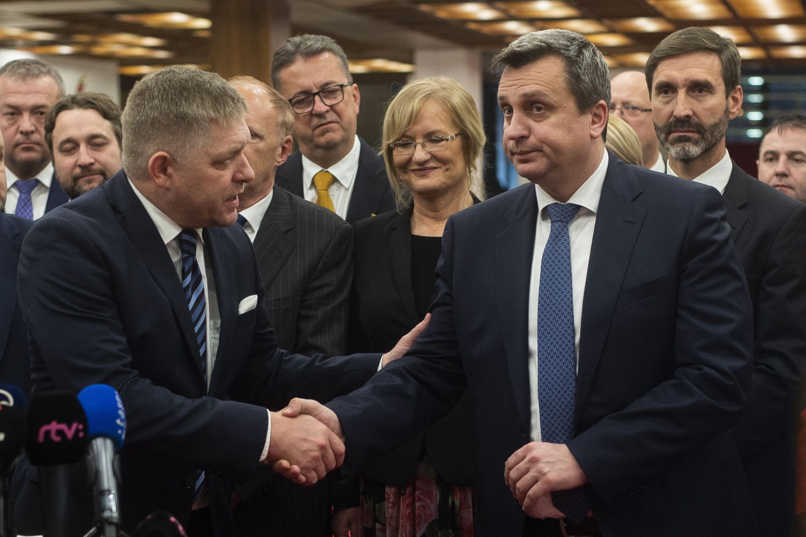10 najbizarnejších momentov odchádzajúceho Andreja Danka: Bozkával výložky aj Zsuzsovú, priťažil si každou tlačovkou