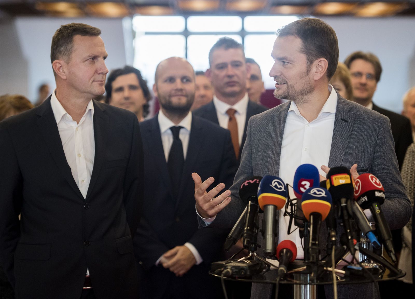 10 najpochybnejších poslancov v novom parlamente: Odsúdení extrémisti aj bývalá veštnica