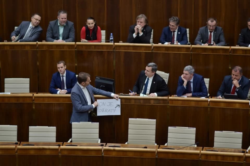 10 najbizarnejších momentov odchádzajúceho Andreja Danka: Bozkával výložky aj Zsuzsovú, priťažil si každou tlačovkou