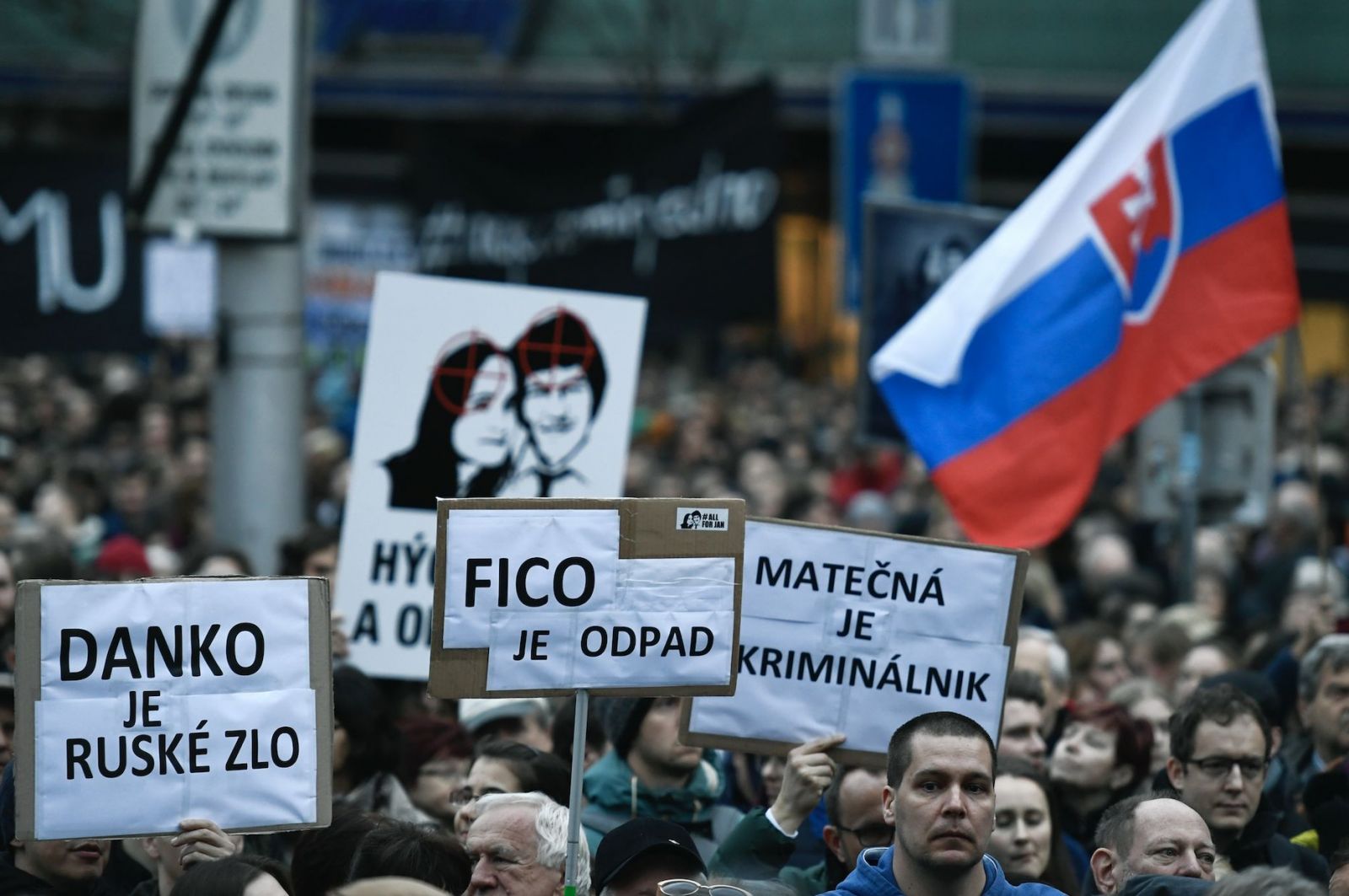 Dnes pokračujú protesty Za slušné Slovensko. Na vraždu novinára a jeho snúbenice a obrovské kauzy vlády verejnosť nezabúda