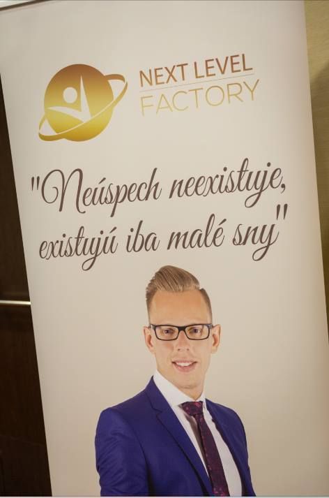 Slovák si kúpi drahé auto, pritom žije do tridsiatky s rodičmi. Sociálny status na internete je viac ako zdravie či komfort