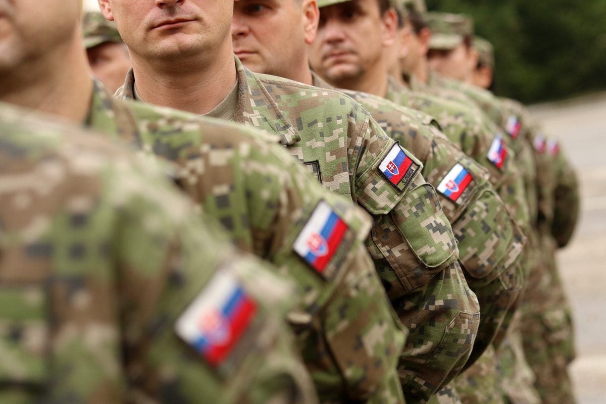 Ak príde na Slovensko vojna, desaťtisíce Slovákov nebude bojovať. Podpísali vyhlásenie o odmietnutí výkonu mimoriadnej služby
