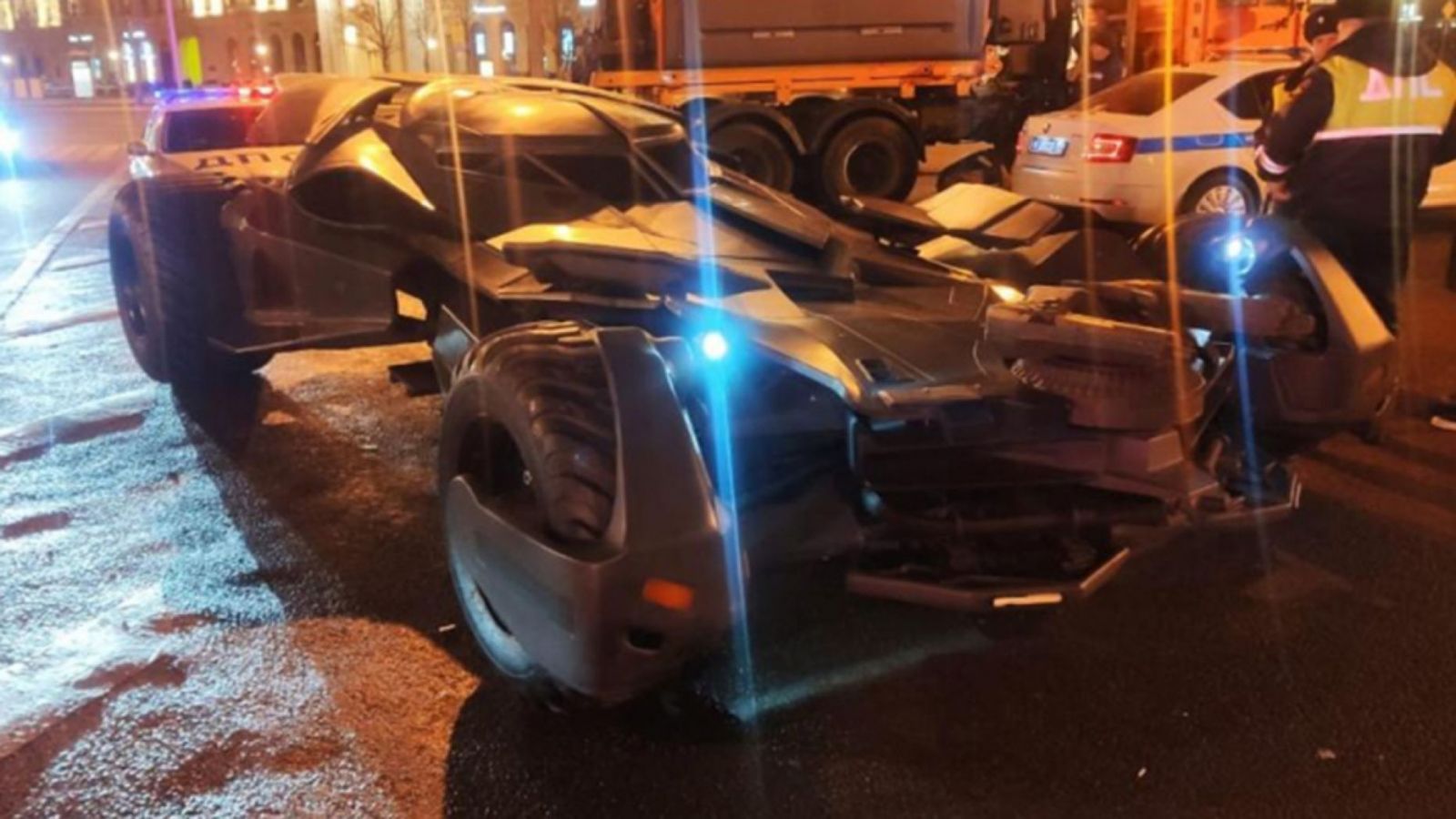 Po Moskve sa premával Batmobile, len nedávno ho niekto kúpil v aukcii za takmer milión dolárov