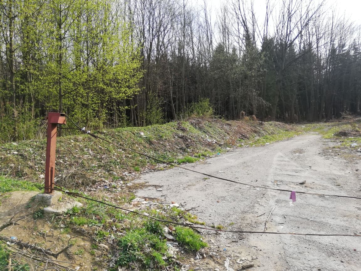 Kocúrkovo na slovenský spôsob: Pod Strečnom vodiči nechali tony odpadu a fľaše plné moču, nemal to kto vyčistiť