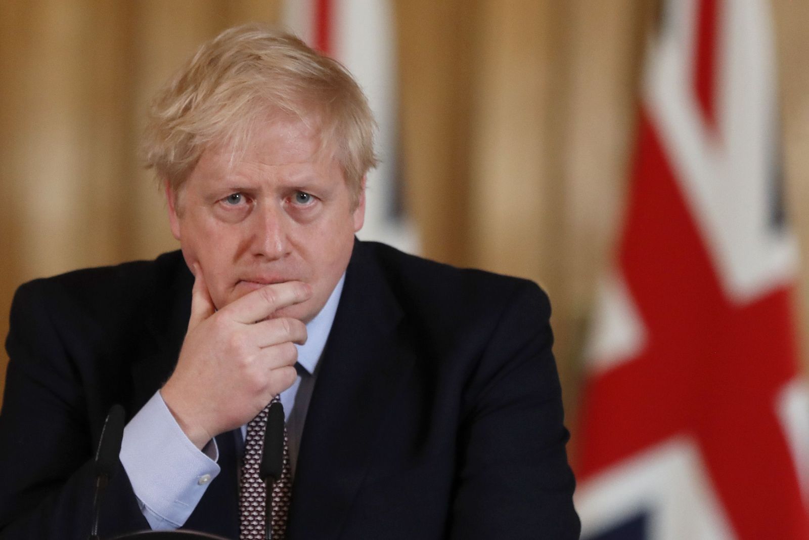  Britský premiér Boris Johnson počas  tlačovej konferencie 3. marca 2020 v Londýne.