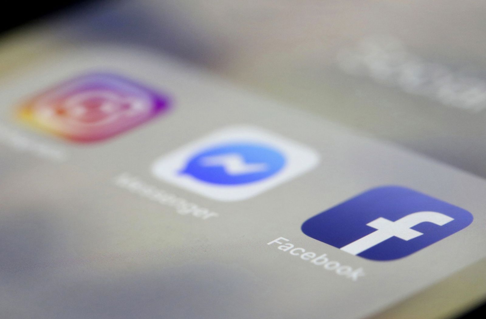 Nová štúdia o Facebooku hovorí jasne, zo sociálnej siete sa stane digitálny cintorín s miliardami mŕtvych