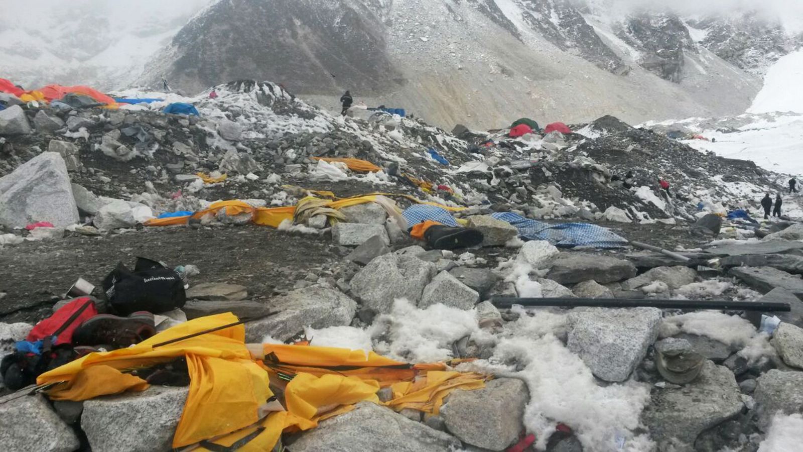Čína dala stopku turistom na Mount Everest. Horu totiž zahltili odpadom, ročne tam pustia už len 300 horolezcov