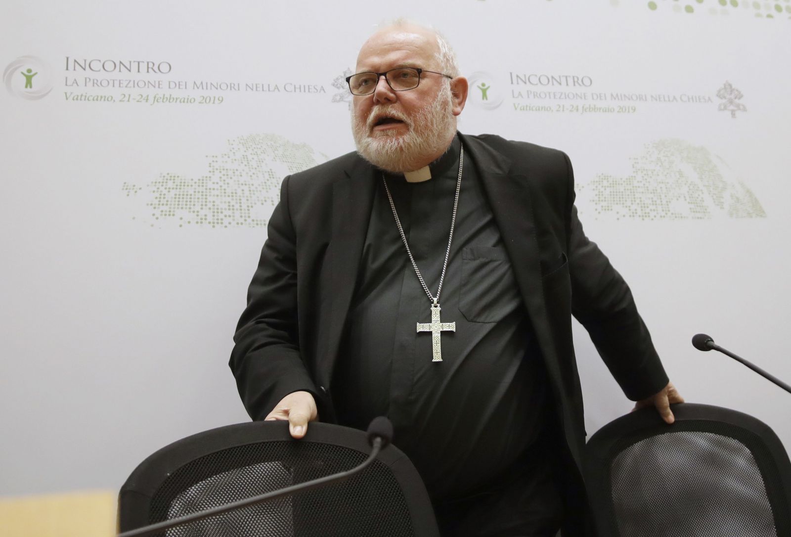 Zahladzuje katolícka cirkev dokumenty o svojich pedofiloch? Nemecký kardinál tvrdí, že áno a účelovo ničí dôkazy