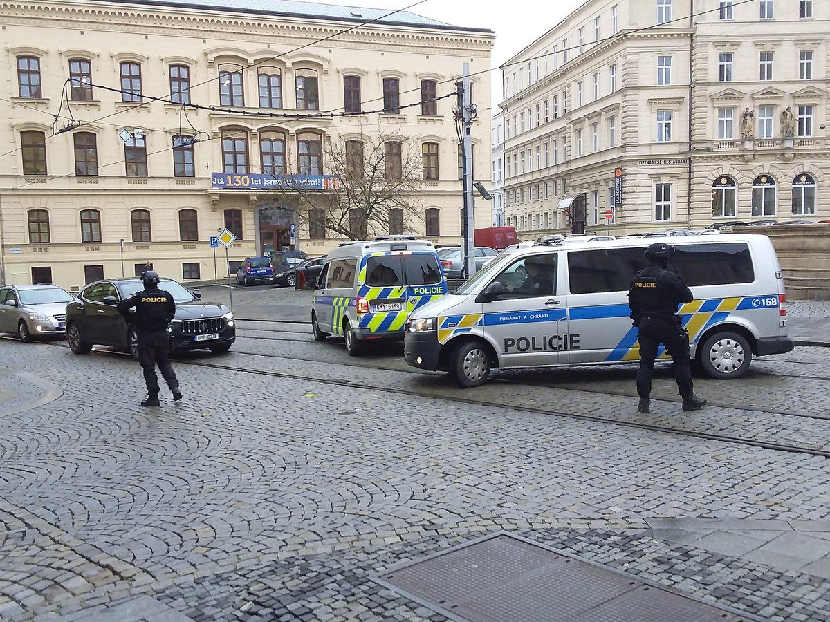 Věstonická venuše je v Olomouci, přivezli ji po zuby ozbrojení policisté