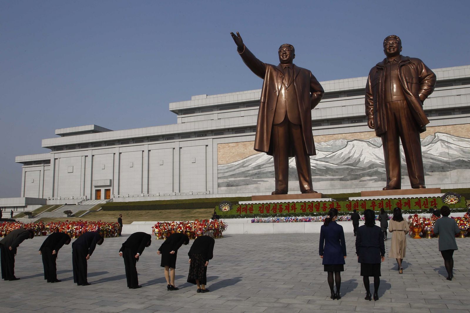Polobůh Kim Čong-un: Z milovníka Chicago Bulls, který ochutnal život v západní Evropě, nejznámějším diktátorem světa