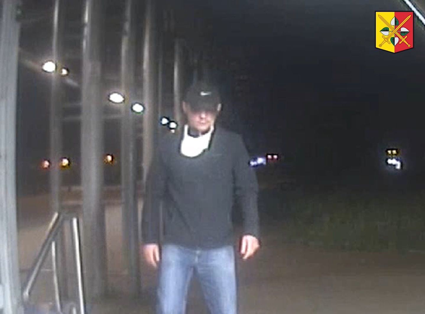 VIDEO: Násilník v Praze brutálně přepadá mladé ženy, spravedlnosti uniká. Policie prosí o pomoc