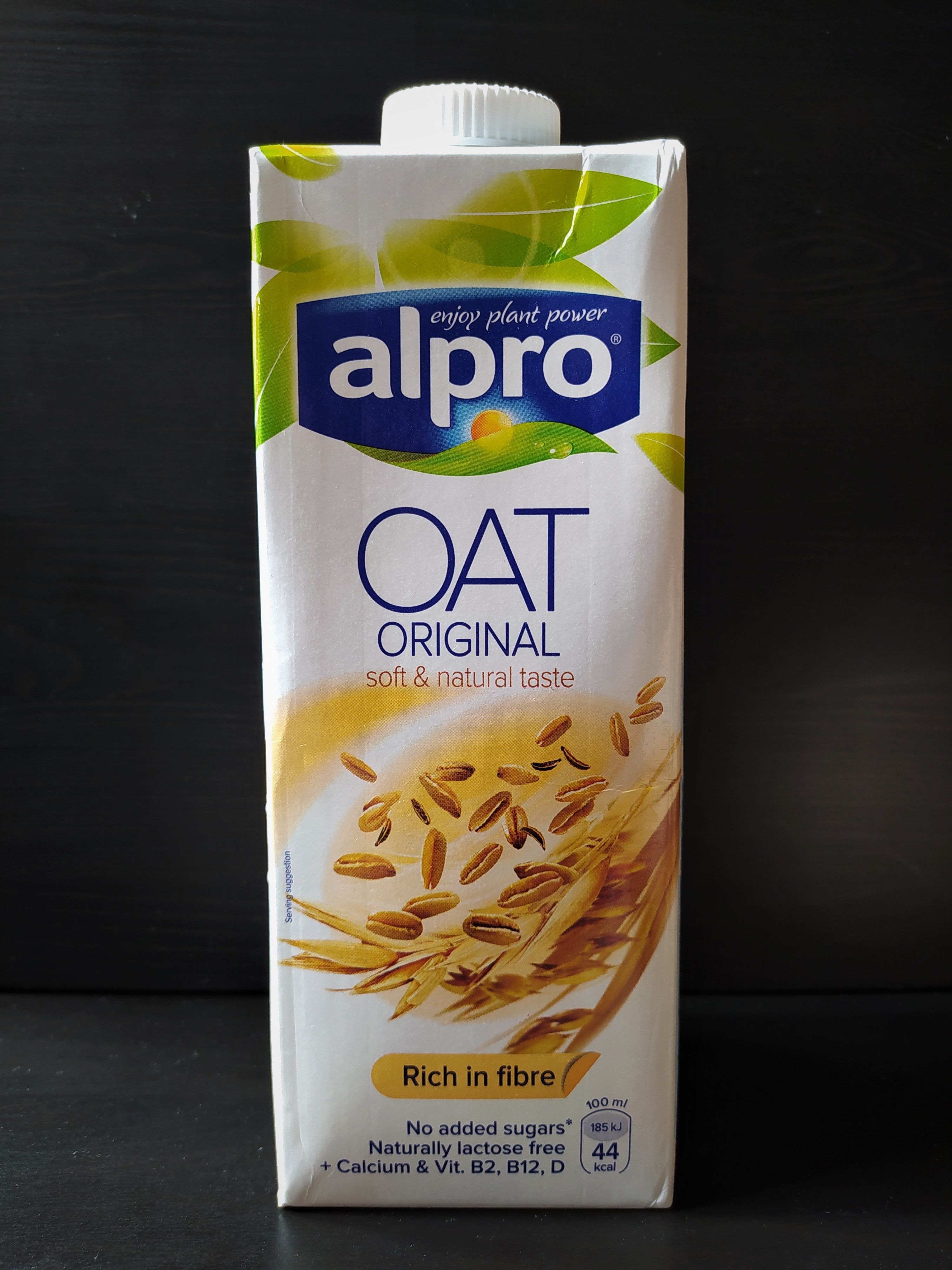 Test rostlinných „mlék“: Chutné rostlinné nápoje nakoupíš i v supermarketu před domem. Na některé si ale dej pozor